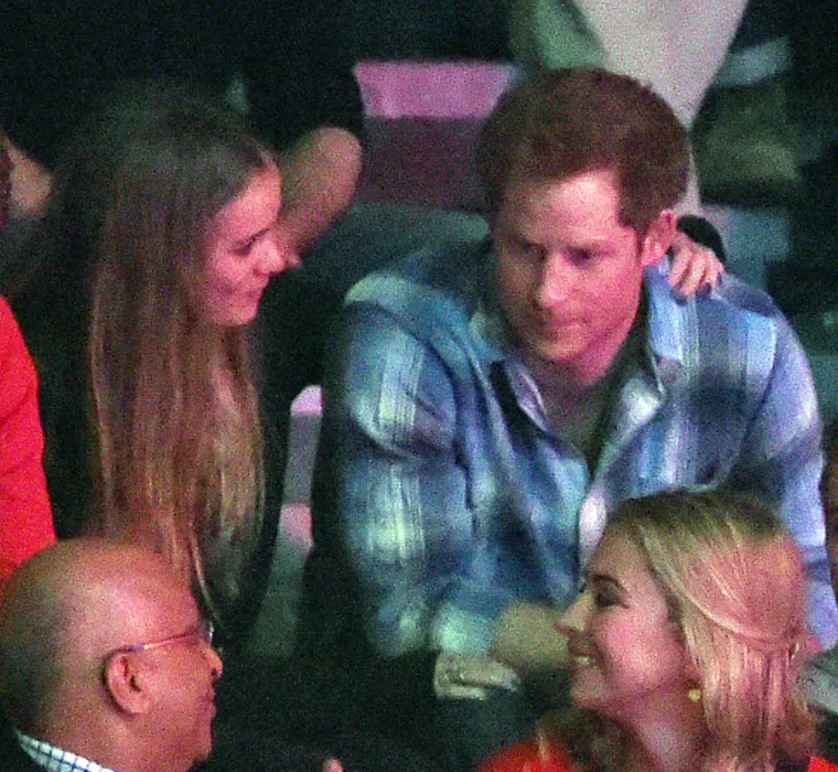 Cressida Bonas i princ Harry upoznali su se 2012. godine preko Harryjeve sestrične, princeze Eugenie, a hodali su tri godine.  Cressidi je, kao i Chelsy, smetalo što je njezin ljubavni život neprestano pod povećalom.
