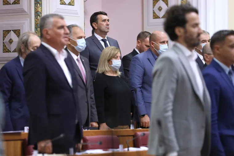 Do jučer su se gledali preko nišana - pogledajte što danas rade: A nakon ovih slika poznato i tko je dijelio sobu sa zaraženim Plenkovićem?