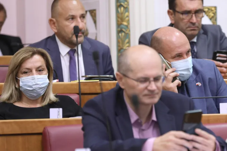 Do jučer su se gledali preko nišana - pogledajte što danas rade: A nakon ovih slika poznato i tko je dijelio sobu sa zaraženim Plenkovićem?
