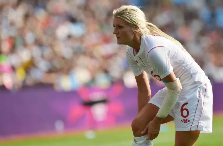 Pogledajte ovu prekrasnu novinarku koja je imala nezgodu sa slavnim napadačem zbog nevjerojatnog rekorda