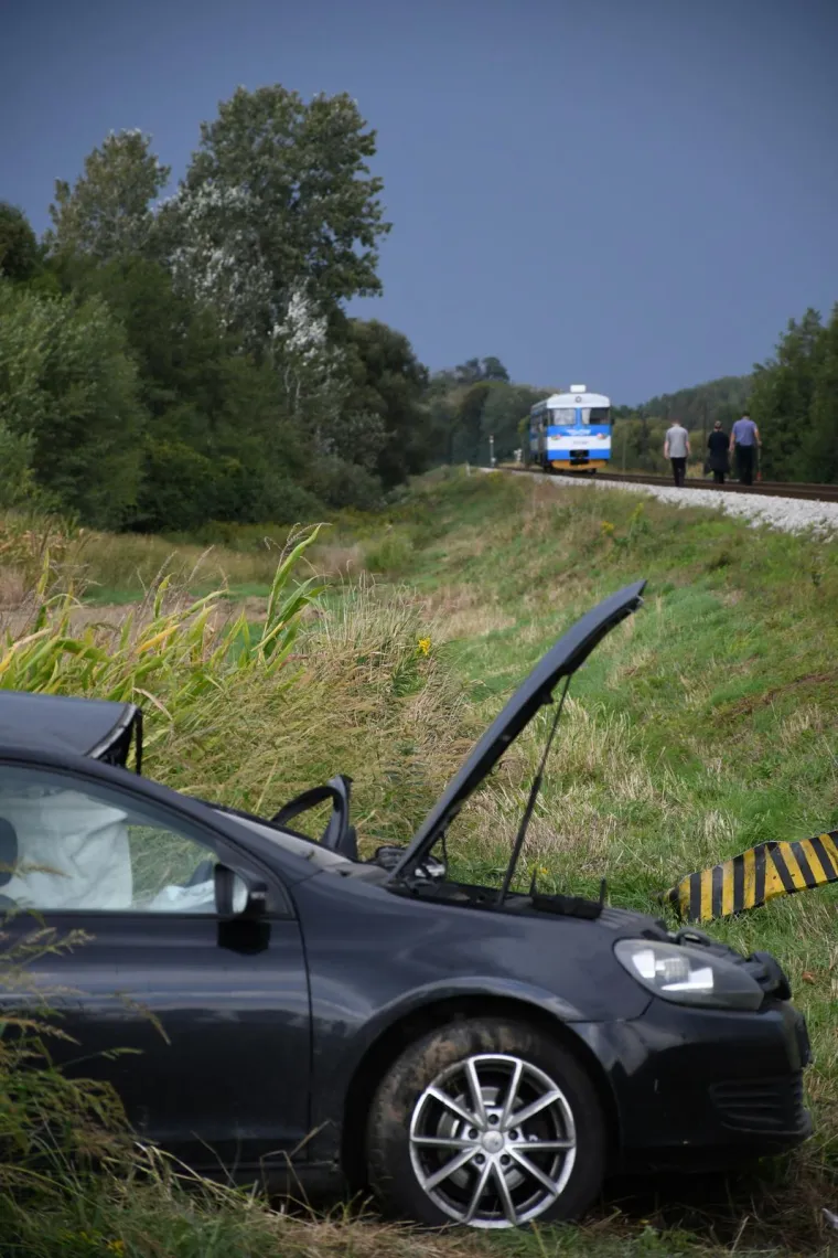 Pogledajte prizore s mjesta nesreće na kojem su poginuli žena i dvoje četverogodišnje djece