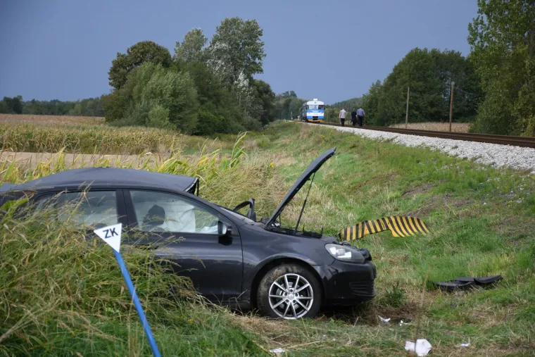 Pogledajte prizore s mjesta nesreće na kojem su poginuli žena i dvoje četverogodišnje djece