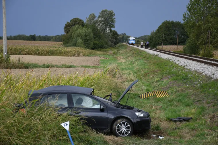 Pogledajte prizore s mjesta nesreće na kojem su poginuli žena i dvoje četverogodi&scaron;nje djece