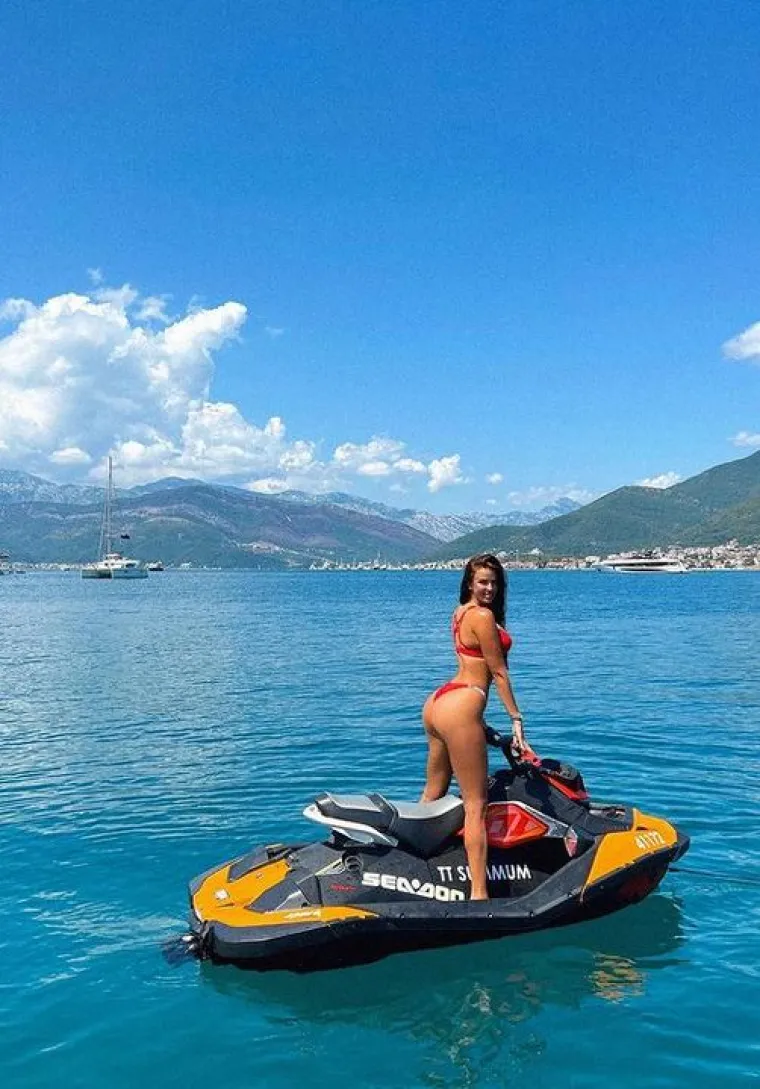 Bombastična Ivana Knoll danas slavi 30.: Prisjetimo se svih poza u kojima njena obla guza najbolje do&scaron;la do izražaja