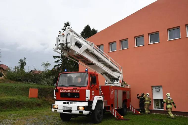 Nevrijeme poharalo Čazmu: Ozlijeđeno je dijete, sru&scaron;en dalekovod, razvaljeni krovovi i prevrnuti kamioni