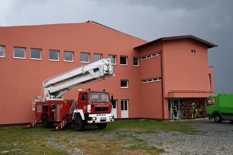 Nevrijeme poharalo Čazmu: Ozlijeđeno je dijete, sru&scaron;en dalekovod, razvaljeni krovovi i prevrnuti kamioni