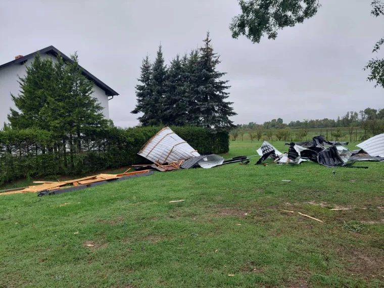 Ovo su posljedice stra&scaron;nog nevremena koje je poharalo Čazmu: Gotovo da nema kuće na kojoj nema &scaron;tete