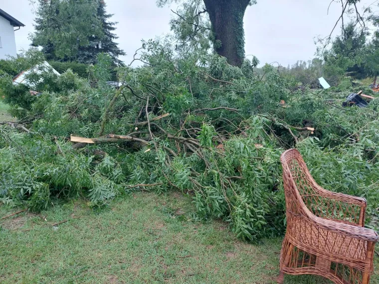 Ovo su posljedice stra&scaron;nog nevremena koje je poharalo Čazmu: Gotovo da nema kuće na kojoj nema &scaron;tete