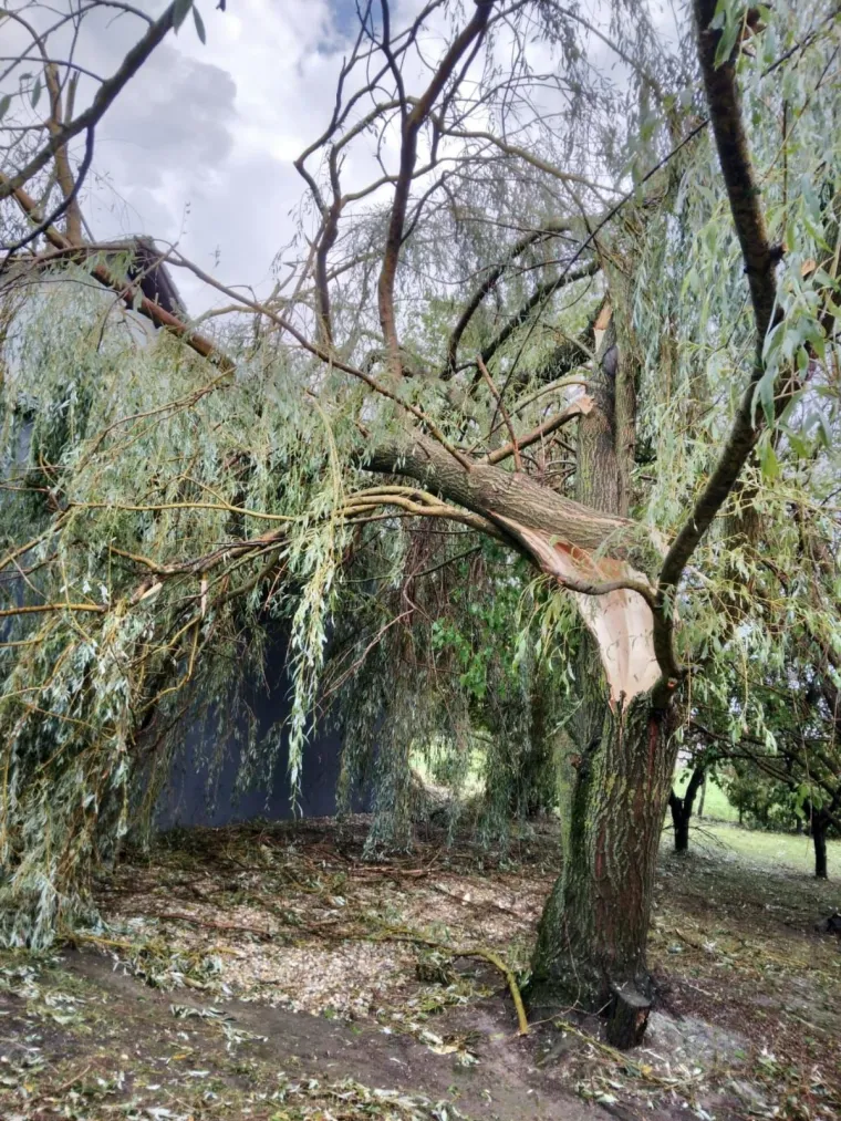 Ovo su posljedice stra&scaron;nog nevremena koje je poharalo Čazmu: Gotovo da nema kuće na kojoj nema &scaron;tete