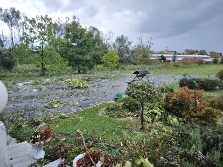 Ovo su posljedice stra&scaron;nog nevremena koje je poharalo Čazmu: Gotovo da nema kuće na kojoj nema &scaron;tete