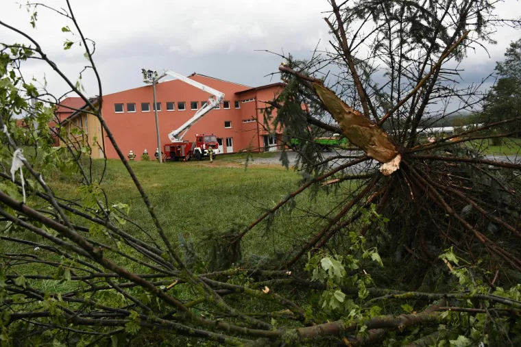 Ovo su posljedice stra&scaron;nog nevremena koje je poharalo Čazmu: Gotovo da nema kuće na kojoj nema &scaron;tete