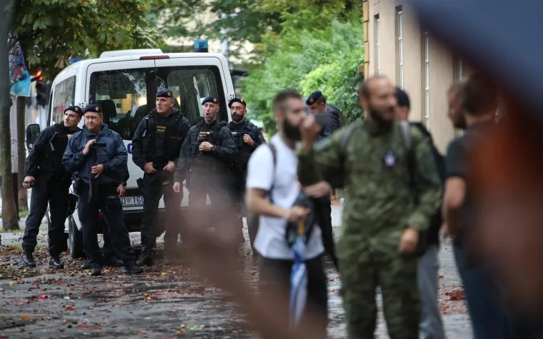 Stigla interventna, ima i privedenih! Istomišljenici Marka Franciškovića donijeli bubnjeve i vikali: 'Pustite ga!'