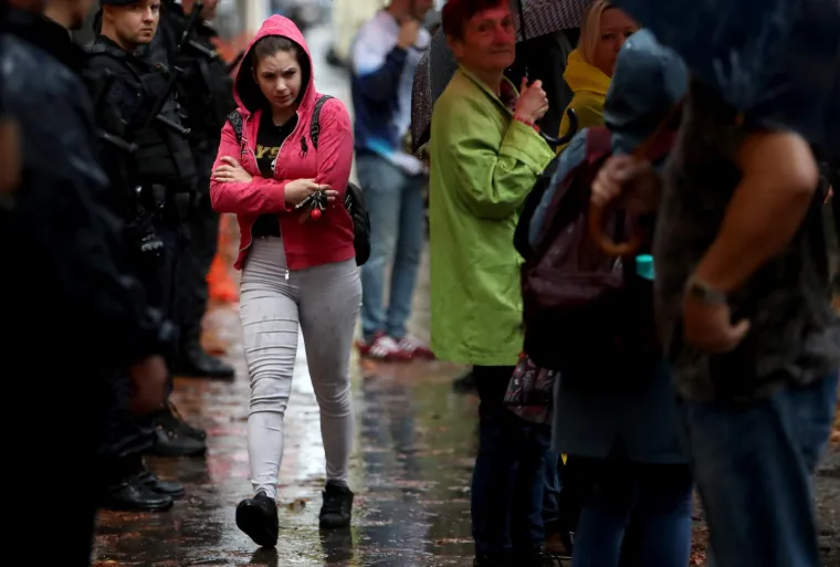 Stigla interventna, ima i privedenih! Istomi&scaron;ljenici Marka Franci&scaron;kovića donijeli bubnjeve i vikali: 'Pustite ga!'