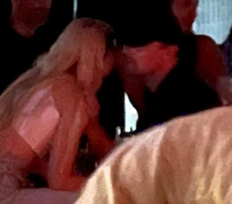Gigi Hadid i Leonardo DiCaprio ulovljeni u izlasku: Aww, koliko je ovo slatko? Razmjenjivali su nježnosti u klubu!