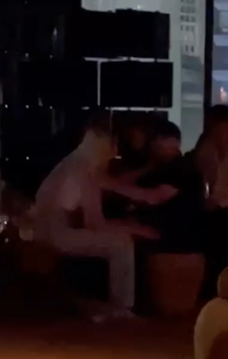 Gigi Hadid i Leonardo DiCaprio ulovljeni u izlasku: Aww, koliko je ovo slatko? Razmjenjivali su nježnosti u klubu!