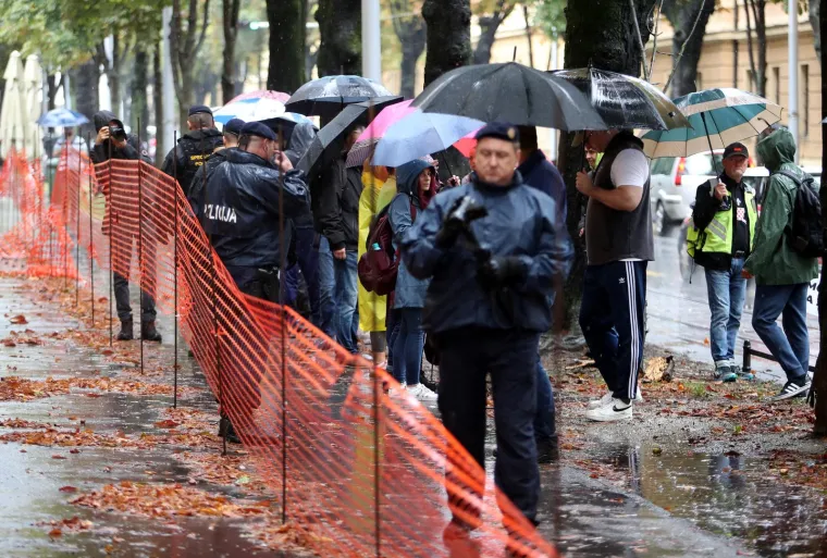Drama pred sudom! Franciškovićevi pristaše vikali: 'Pustite Marka!' Stigla interventna, ima i privedenih