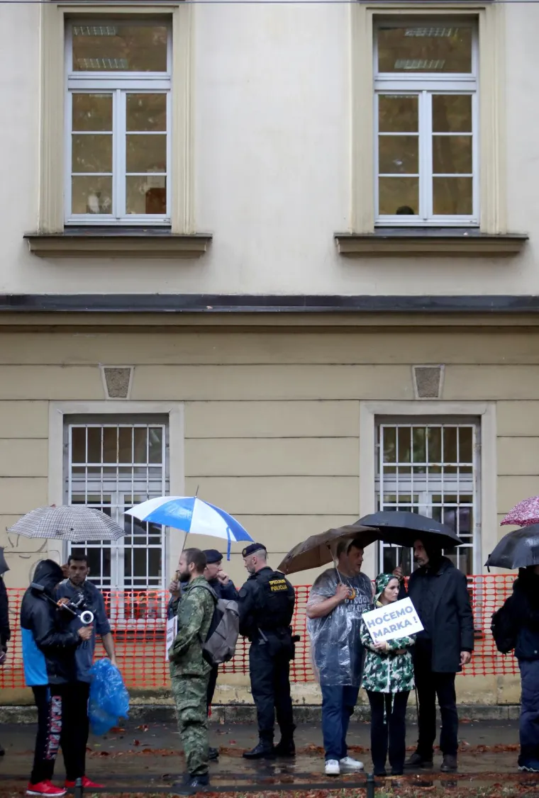Drama pred sudom! Franciškovićevi pristaše vikali: 'Pustite Marka!' Stigla interventna, ima i privedenih