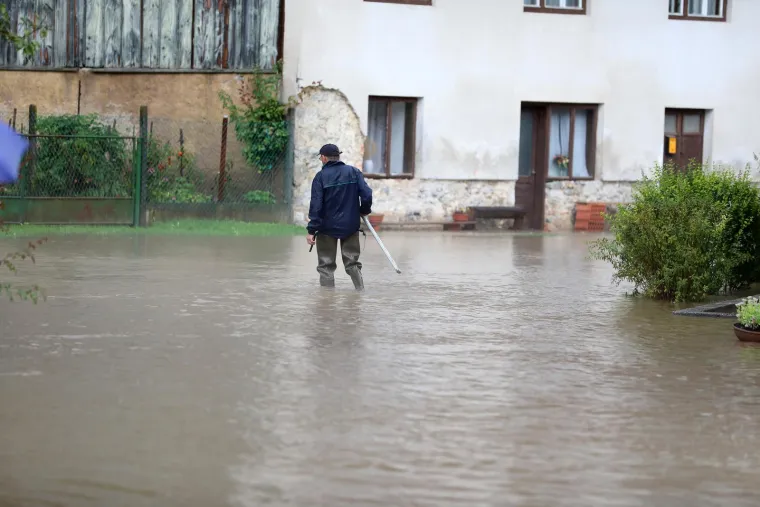 Gdje će spavati ovi ljudi? Pogledajte poplavljene kuće, vrtove i prometnice nakon izlijevanja Kupe
