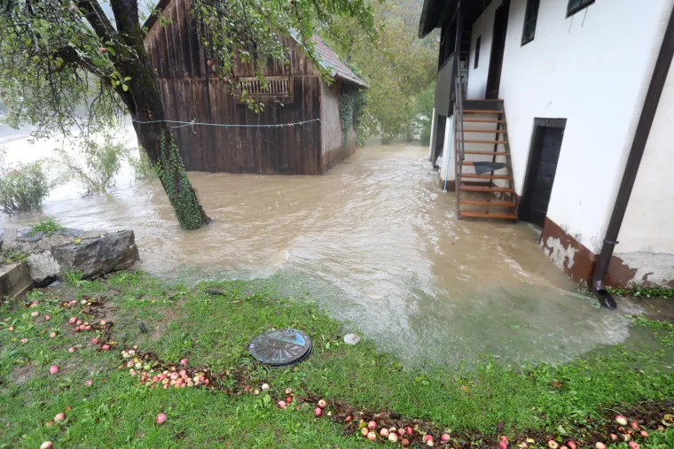 Gdje će spavati ovi ljudi? Pogledajte poplavljene kuće, vrtove i prometnice nakon izlijevanja Kupe