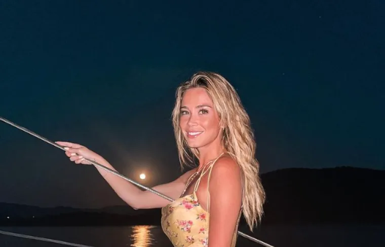 Diletta se fotkala u ubojitom izdanju, potpuno je mokra. Pogled na njen dekolte ostavlja bez daha