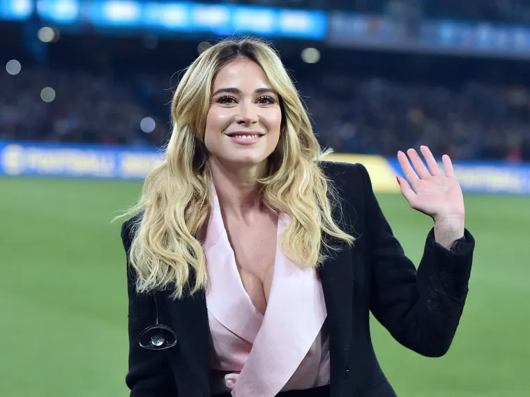 Diletta se fotkala u ubojitom izdanju, potpuno je mokra. Pogled na njen dekolte ostavlja bez daha