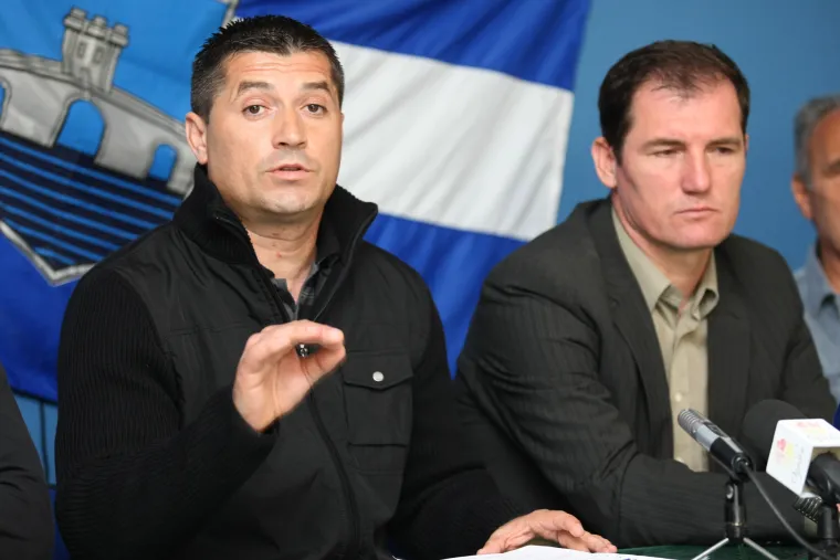 Robert &Scaron;pehar -Ima pet nastupa za reprezentaciju, karijeru je započeo u Osijeku, a igrao je za velike klubove poput Monaca, Club Bruggea, Galatasaraya i sličnih.