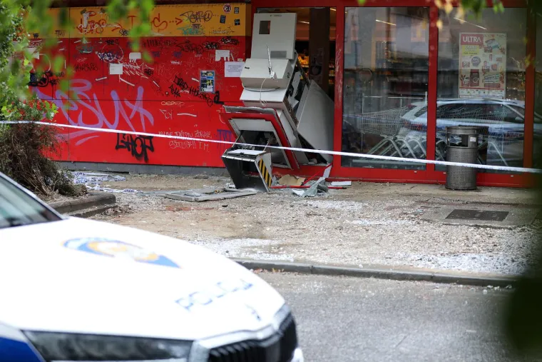 Ovako izgleda bankomat koji je jutros raznesen u Zagrebu. Policija traga za počiniteljem