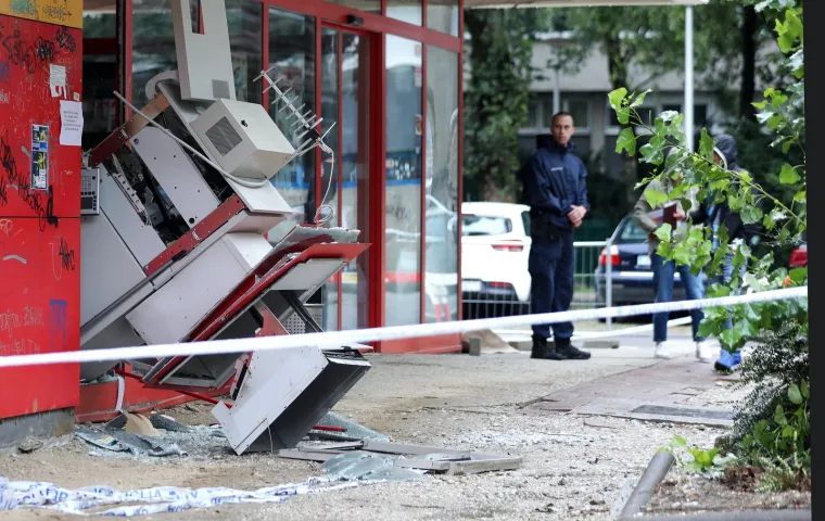 Ovako izgleda bankomat koji je jutros raznesen u Zagrebu. Policija traga za počiniteljem
