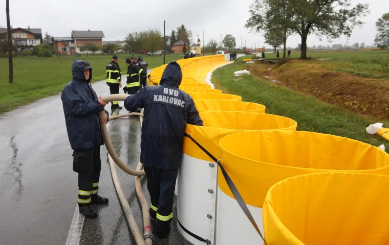 Kod Karlovca se postavljaju barijere, očekuje se rast Kupe: 'Pozivamo građane na dodatni oprez'