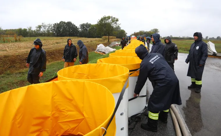 Kod Karlovca se postavljaju barijere, očekuje se rast Kupe: 'Pozivamo građane na dodatni oprez'