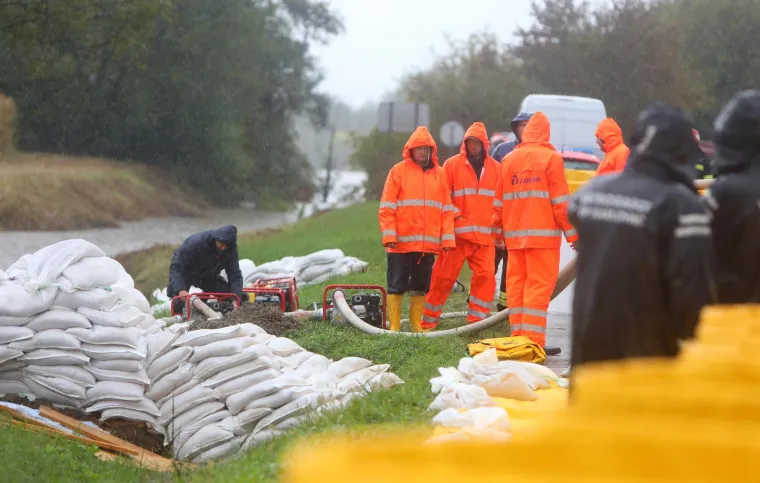 Kod Karlovca se postavljaju barijere, očekuje se rast Kupe: 'Pozivamo građane na dodatni oprez'