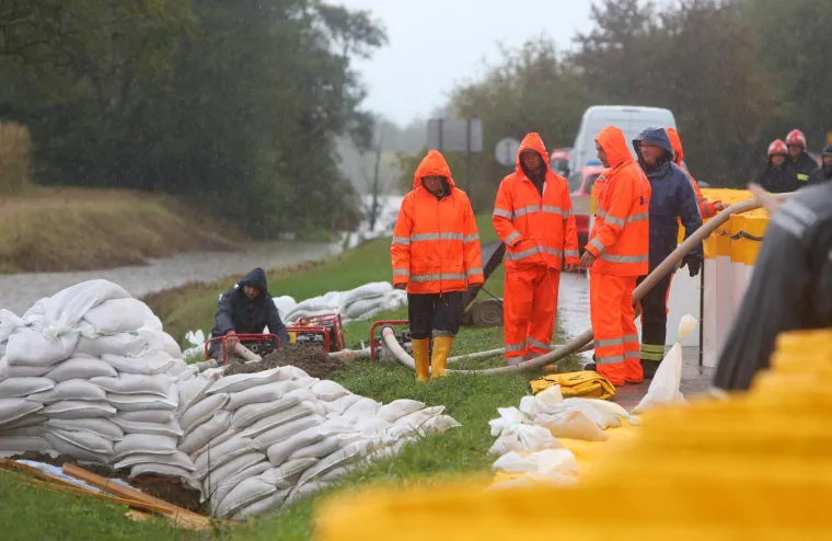 Kod Karlovca se postavljaju barijere, očekuje se rast Kupe: 'Pozivamo građane na dodatni oprez'