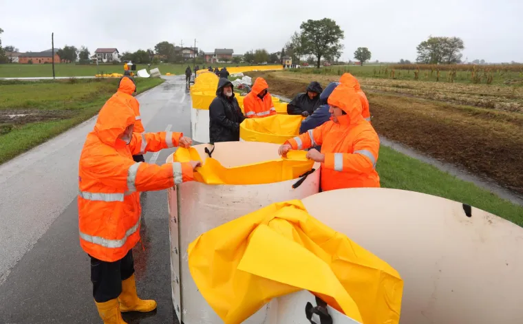 Kod Karlovca se postavljaju barijere, očekuje se rast Kupe: 'Pozivamo građane na dodatni oprez'