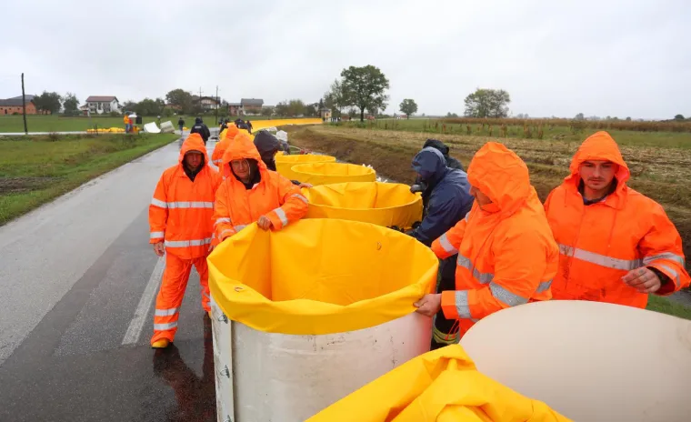 Kod Karlovca se postavljaju barijere, očekuje se rast Kupe: 'Pozivamo građane na dodatni oprez'