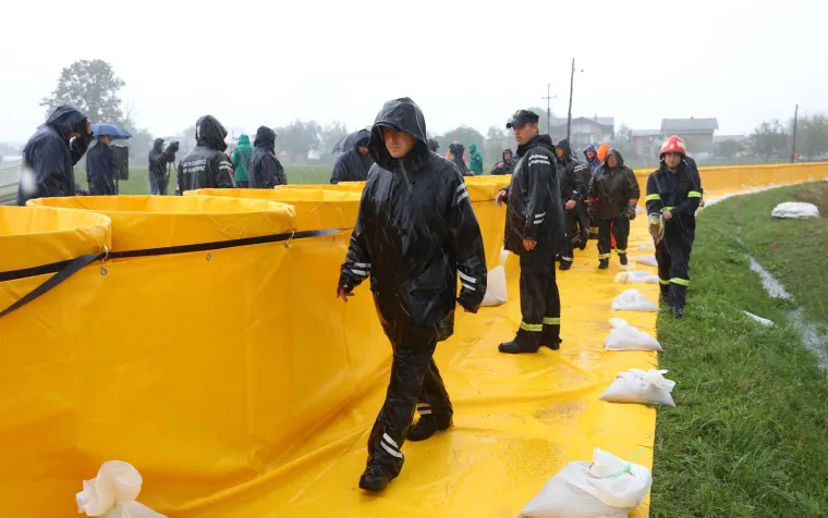 Kod Karlovca se postavljaju barijere, očekuje se rast Kupe: 'Pozivamo građane na dodatni oprez'