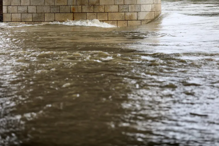 Ki&scaron;a ne prestaje padati u Zagrebu, vodostaj Save raste