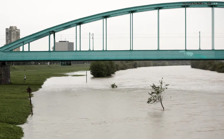 Ki&scaron;a ne prestaje padati u Zagrebu, vodostaj Save raste