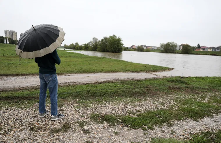 Ki&scaron;a ne prestaje padati u Zagrebu, vodostaj Save raste