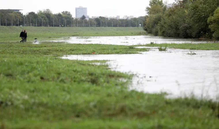 Sava je ba&scaron; jako nabujala, zbog straha od izlijevanja rijeke otkazane brojne radionice, koncerti, predavanja...