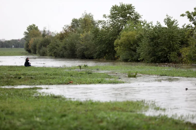 Sava je ba&scaron; jako nabujala, zbog straha od izlijevanja rijeke otkazane brojne radionice, koncerti, predavanja...