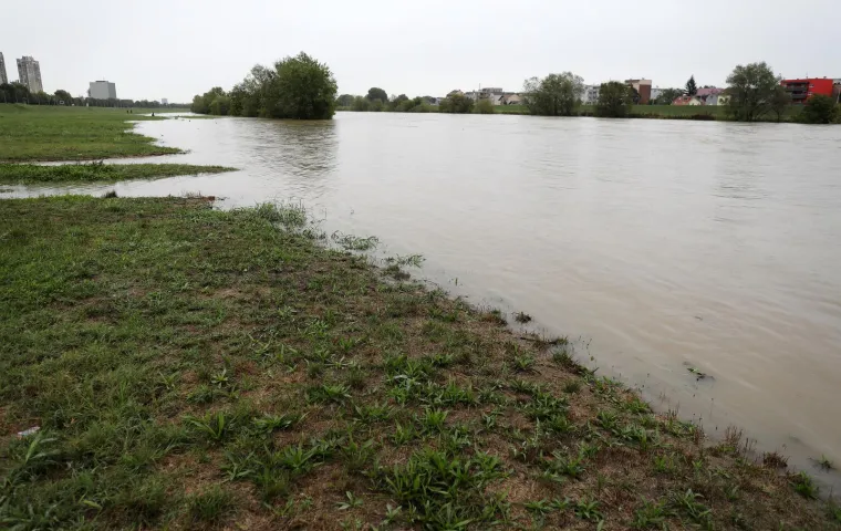 Sava je ba&scaron; jako nabujala, zbog straha od izlijevanja rijeke otkazane brojne radionice, koncerti, predavanja...