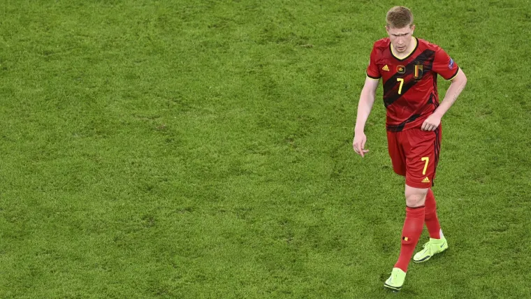9. Jedan od najboljih ofenzivnih veznjaka posljednjeg desetljeća Kevin De Bruyne bi trebao zaraditi prema procjeni portala Sportico 29 milijuna dolara. Većinu, 25.5 milijuna dobiva od kluba, a svega 3.5 milijuna zarađuje od sponzora.