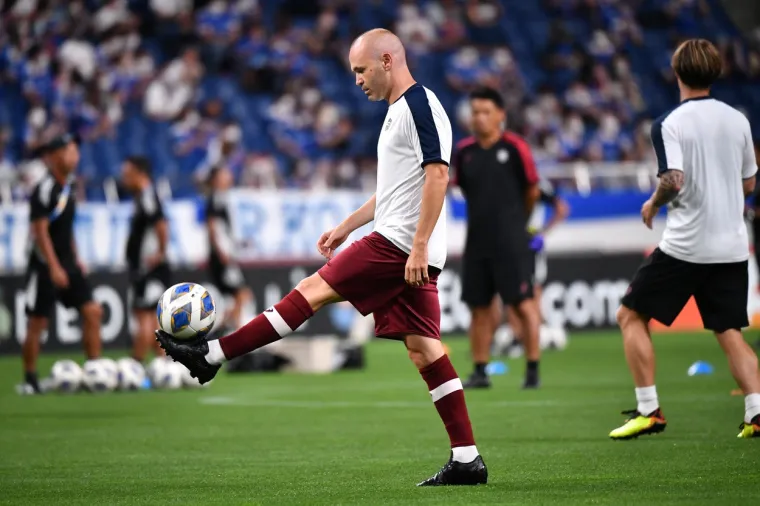7. Za mnoge najveće iznenađenje na listi je Andres Iniesta. Legendarni &Scaron;panjolac nastupa za Vissel Kobe i daleko je od očiju europske javnosti no usprkos tomu zarađuje ozbiljne novce. Ukupni su mu prihodi procijenjeni na 30 milijuna eura od čega sedam zarađuje od sponzora.