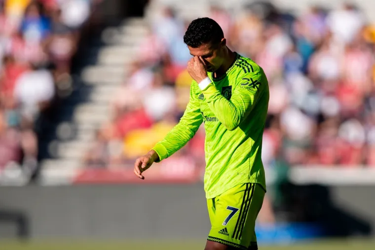 2. Čovjek brend Cristiano Ronaldo se nalazi na drugoj poziciji s procjenjenim dohotkom od 113 milijuna. Većinu novca, čak 60 milijuna dolara, zarađuje suradnjom sa sponzorima, a prema Sporticovim procjenama upravo je Portugalac najizgrađeniji brend u svijetu nogometa. Nije vi&scaron;e na vrhu, ali i kad se odbije porez, ostane Ronaldu lijepa cifra