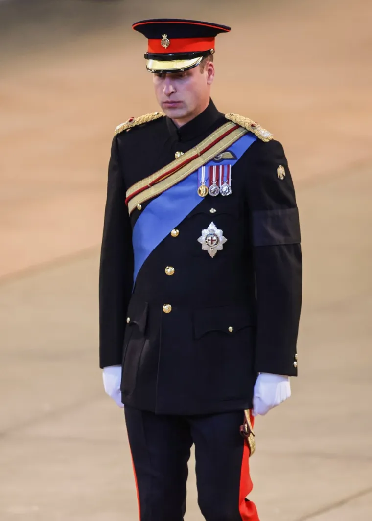 Veliki povijesni trenutak: Osmero unučadi kraljice Elizabete bdjelo nad njezinim lijesom