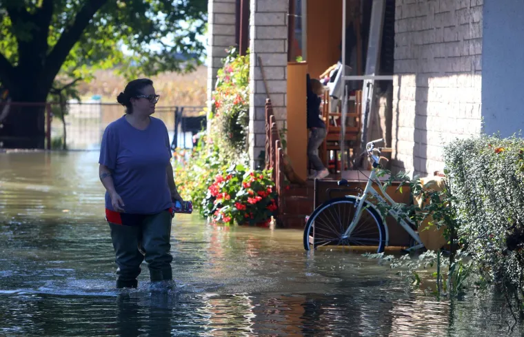 Karlovačko naselje u potpunosti je potopljeno, poplavljeno ili odsječeno stotinjak objekata
