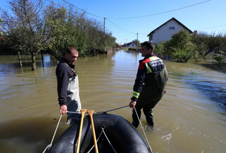 Karlovačko naselje u potpunosti je potopljeno, poplavljeno ili odsječeno stotinjak objekata