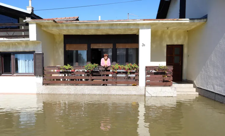 Karlovačko naselje u potpunosti je potopljeno, poplavljeno ili odsječeno stotinjak objekata