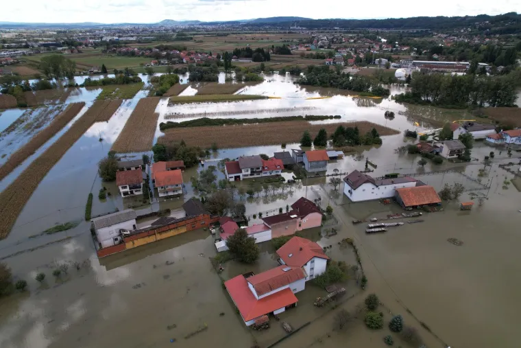 Ovako izgleda potopljeno karlovačko naselje iz zraka: Pogledajte kakve posljedice je za sobom ostavila obilna kiša