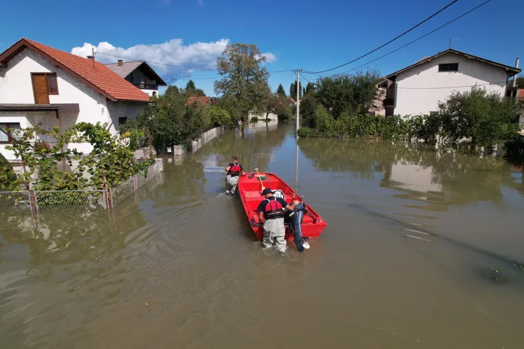 Ovako izgleda potopljeno karlovačko naselje iz zraka: Pogledajte kakve posljedice je za sobom ostavila obilna kiša